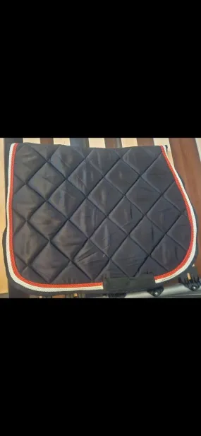 Tapis satiné noir avec 4 cordes rouge & blanc